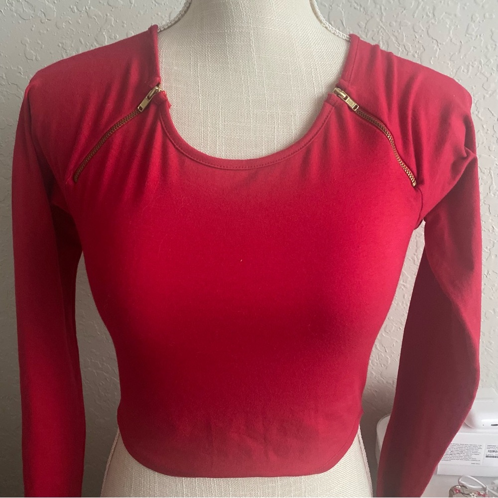 red long sleeve crop top
